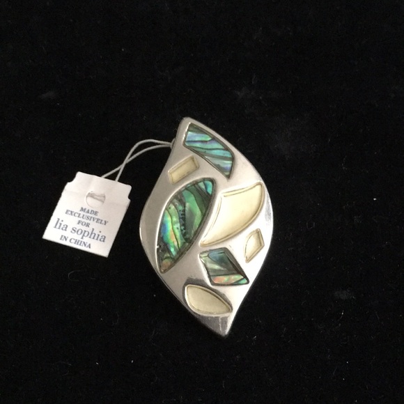 Lia Sophia Jewelry - Gorgeous Lia Sophia Pendent